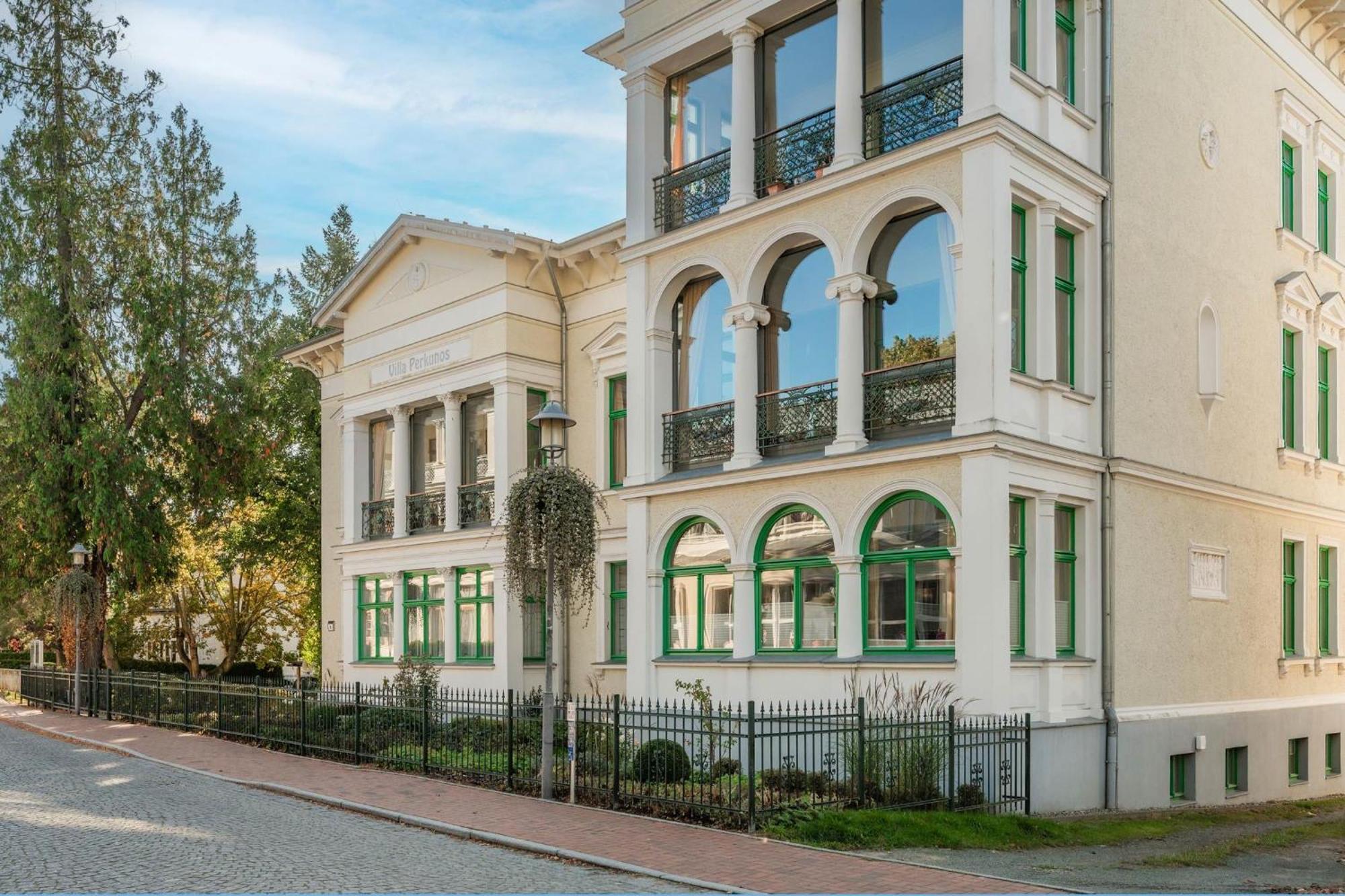 Gemuetliche Fewo Mit Dachterrasse, Parkplatz, Zentral - Aber Ruhig Gel. Apartment Heringsdorf  Exterior photo