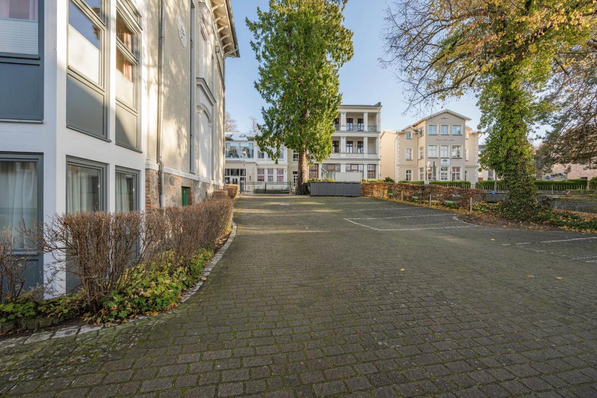 Gemuetliche Fewo Mit Dachterrasse, Parkplatz, Zentral - Aber Ruhig Gel. Apartment Heringsdorf  Exterior photo